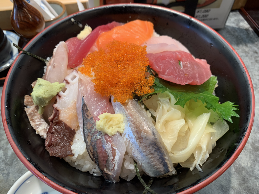 三是寿司の産直海鮮丼